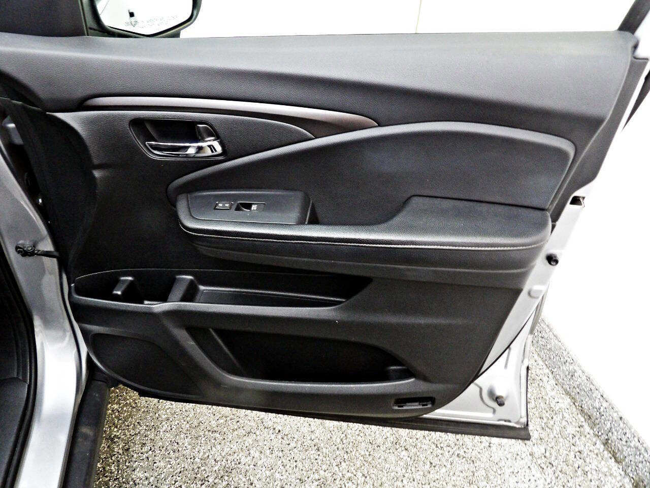 Used 2017 Honda Ridgeline RTL-T image 10