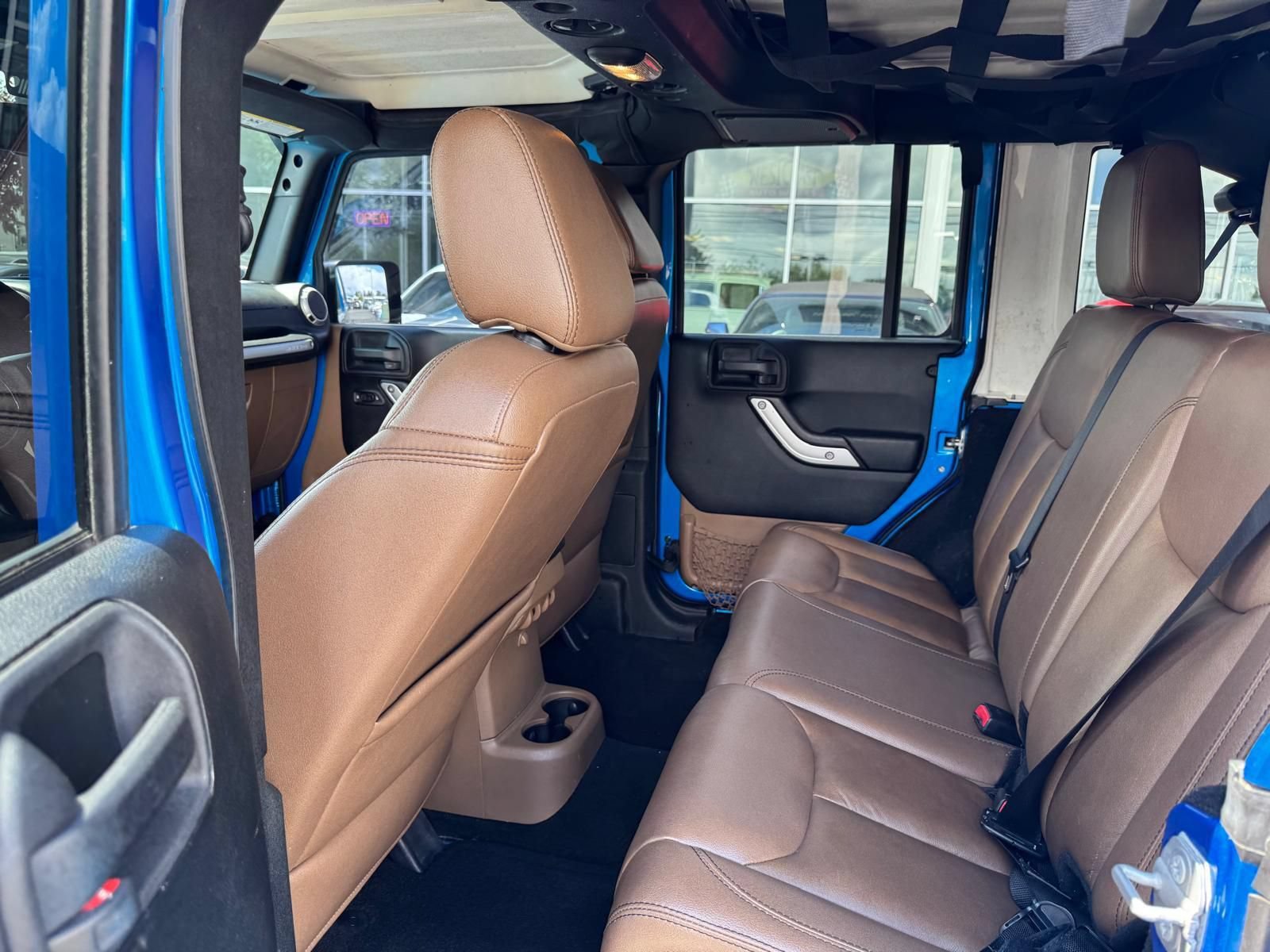 Used 2015 Jeep Wrangler Unlimited Sahara w/ Connectivity Group AWD/4WD image 12