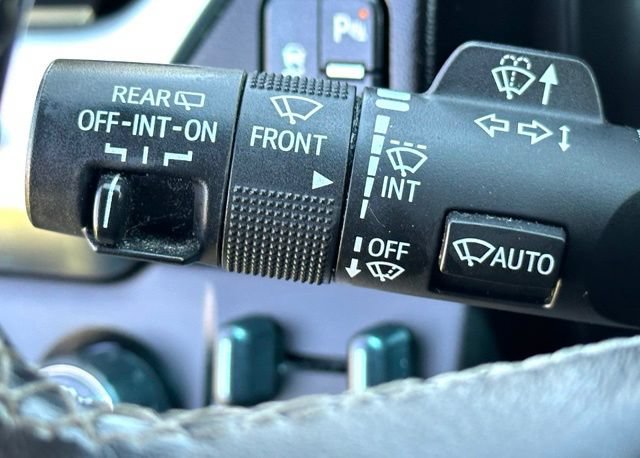 Used 2020 Chevrolet Suburban Premier w/ Premier 6.2L Value Package AWD/4WD image 21
