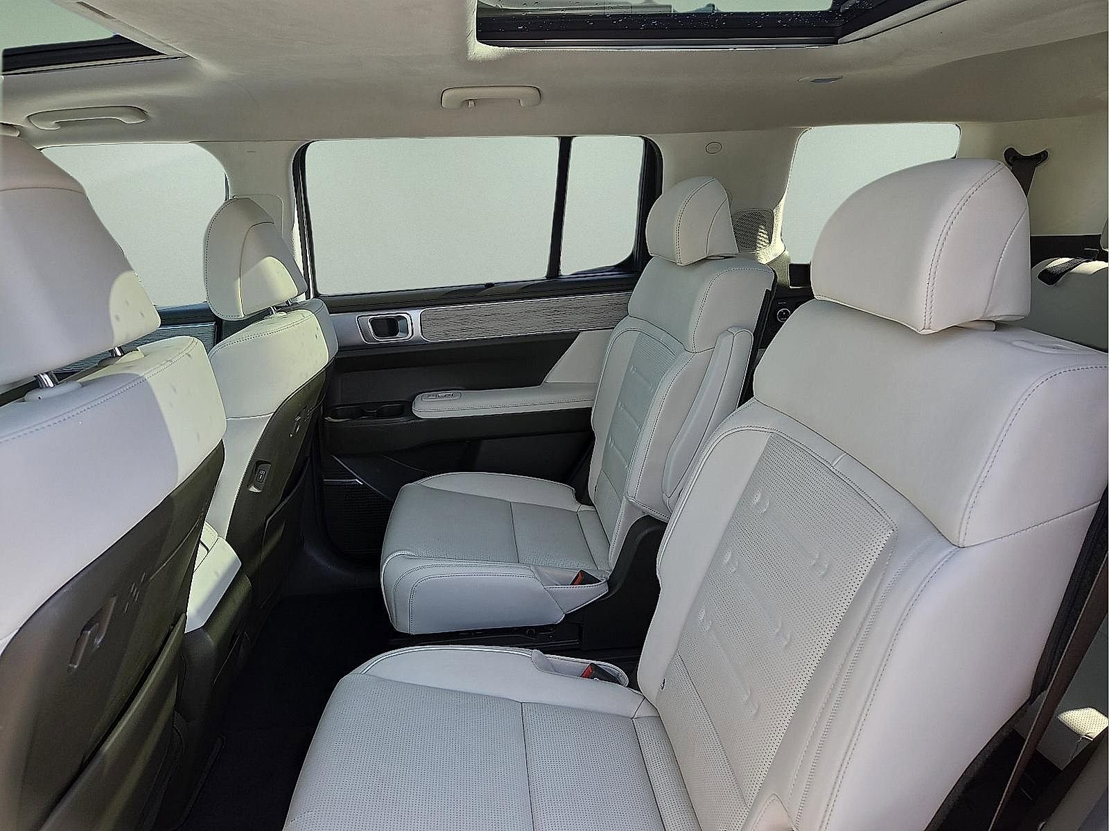 Used 2025 Hyundai Santa Fe Calligraphy AWD/4WD image 10