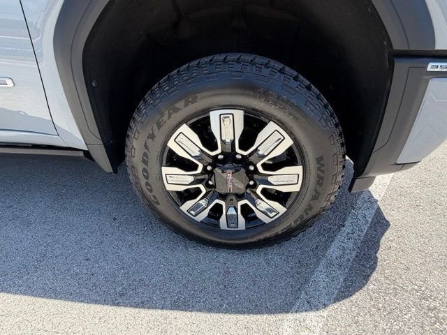 Used 2024 GMC Sierra 3500 AT4 w/ AT4 Premium Plus Package AWD/4WD image 5