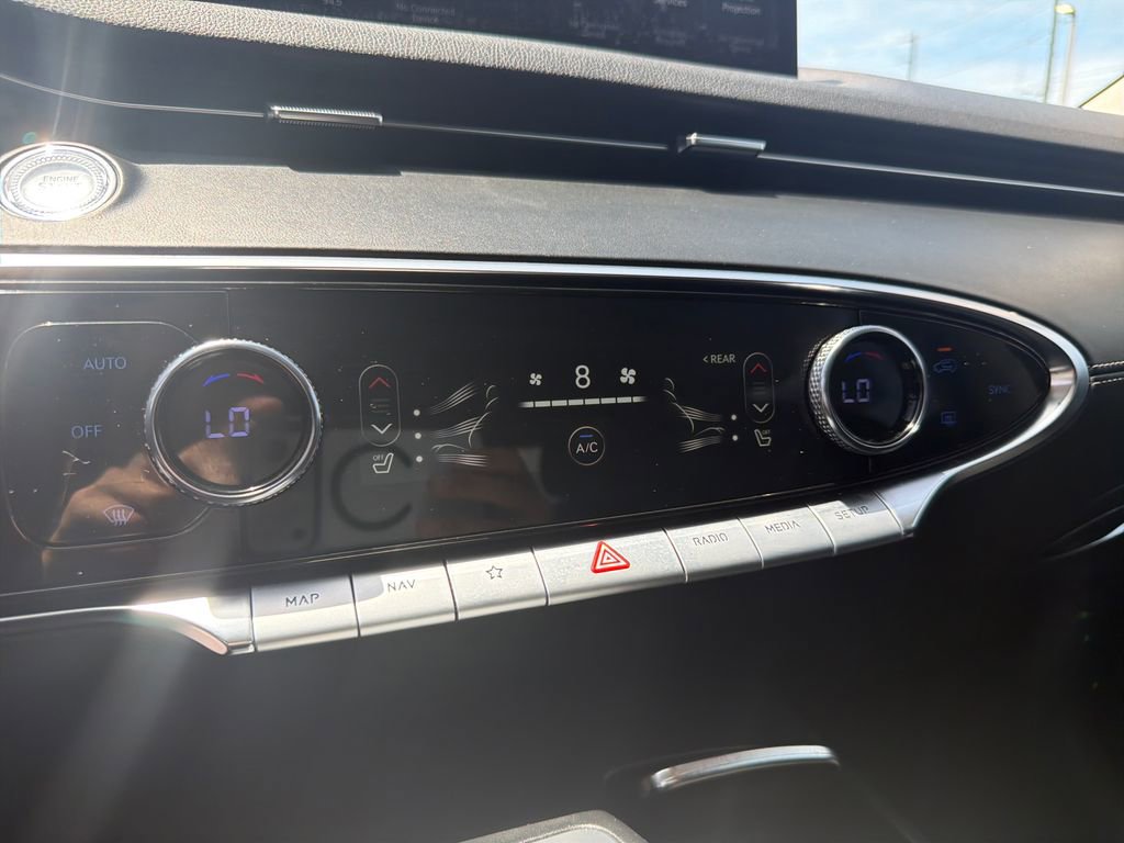 Used 2025 Genesis GV70 2.5T AWD/4WD image 38