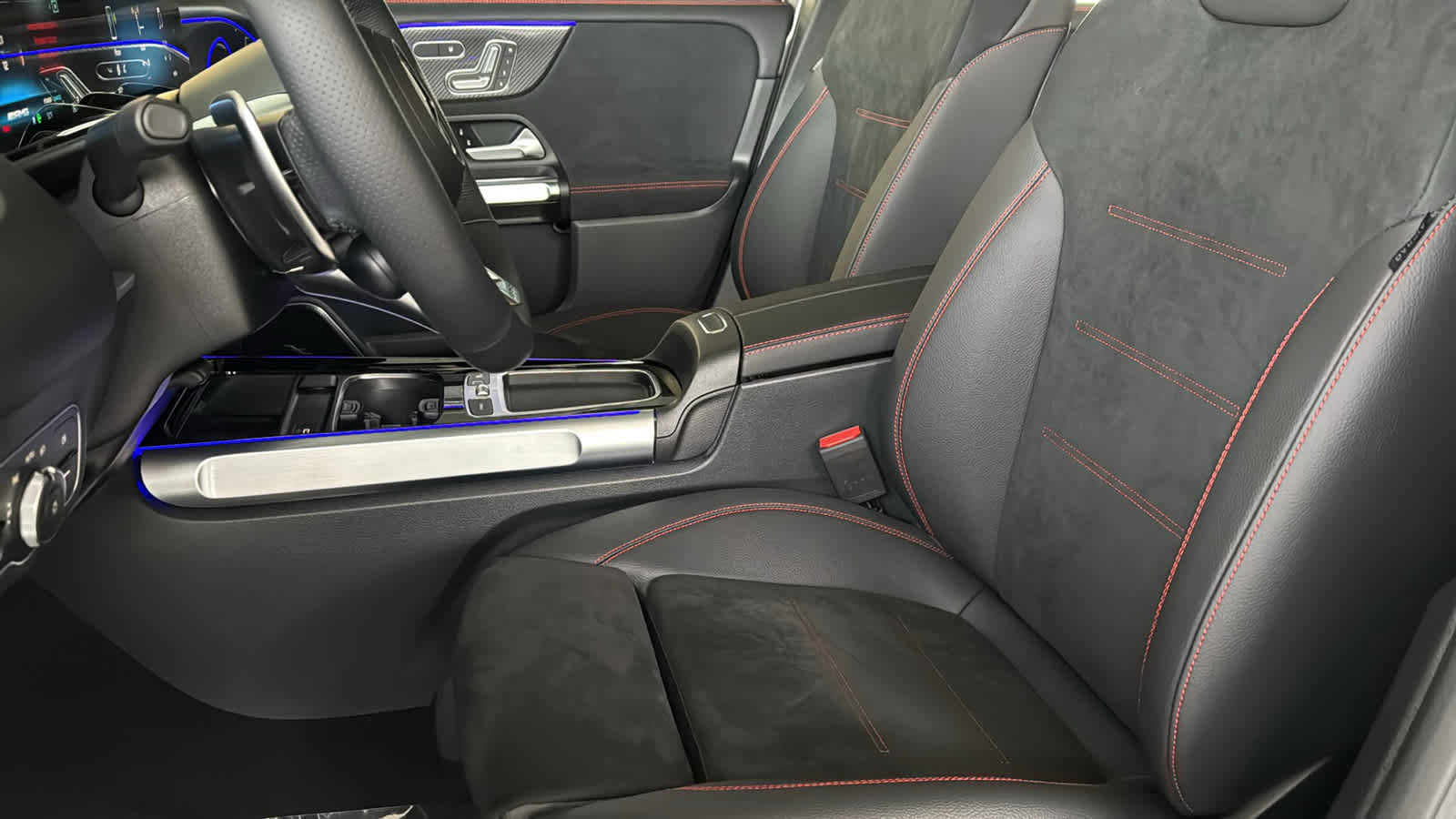 New 2026 Mercedes-Benz GLB 35 AMG 4MATIC image 27