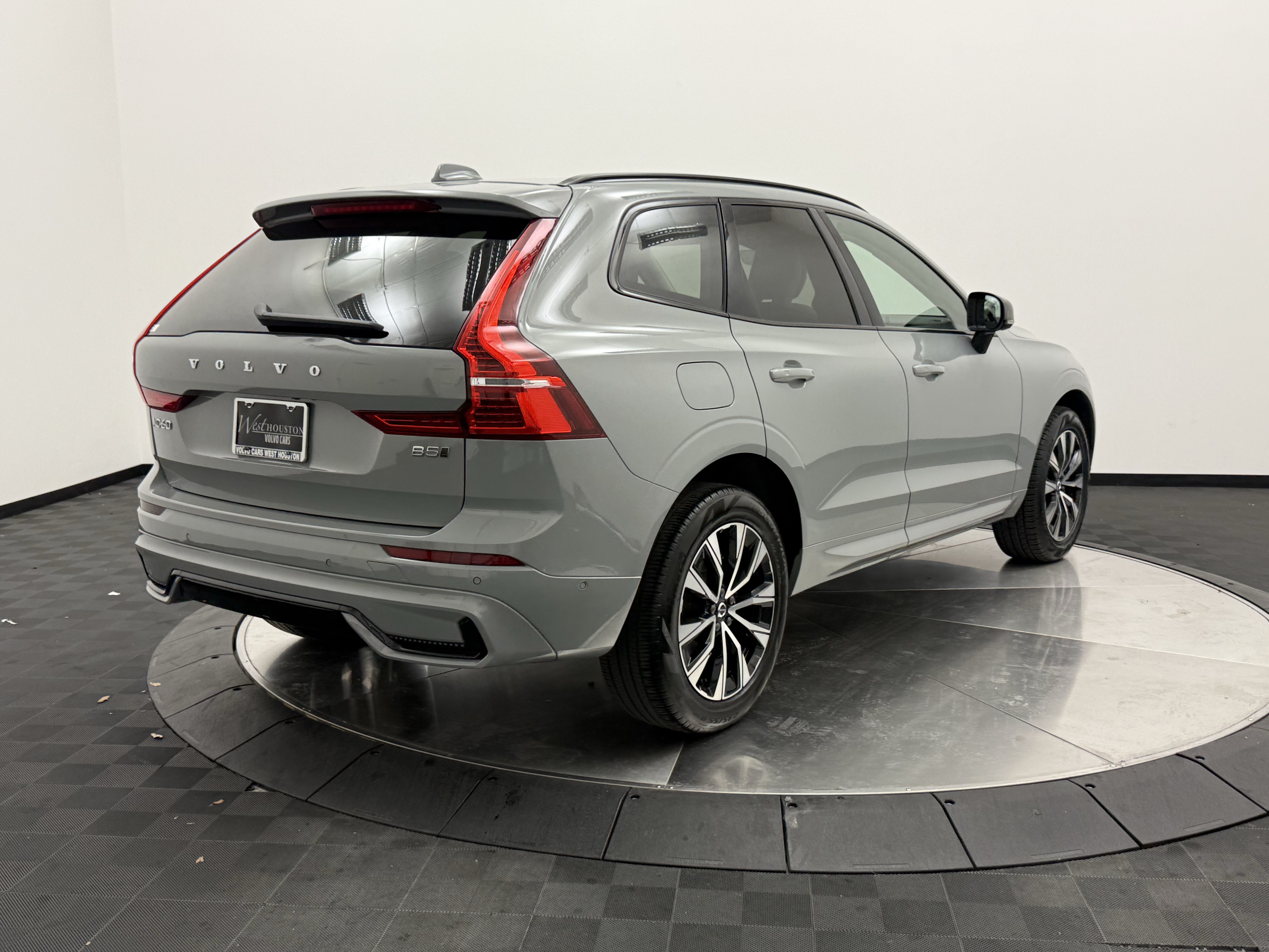 Certified 2024 Volvo XC60 B5 Plus w/ Protection Package AWD/4WD image 7