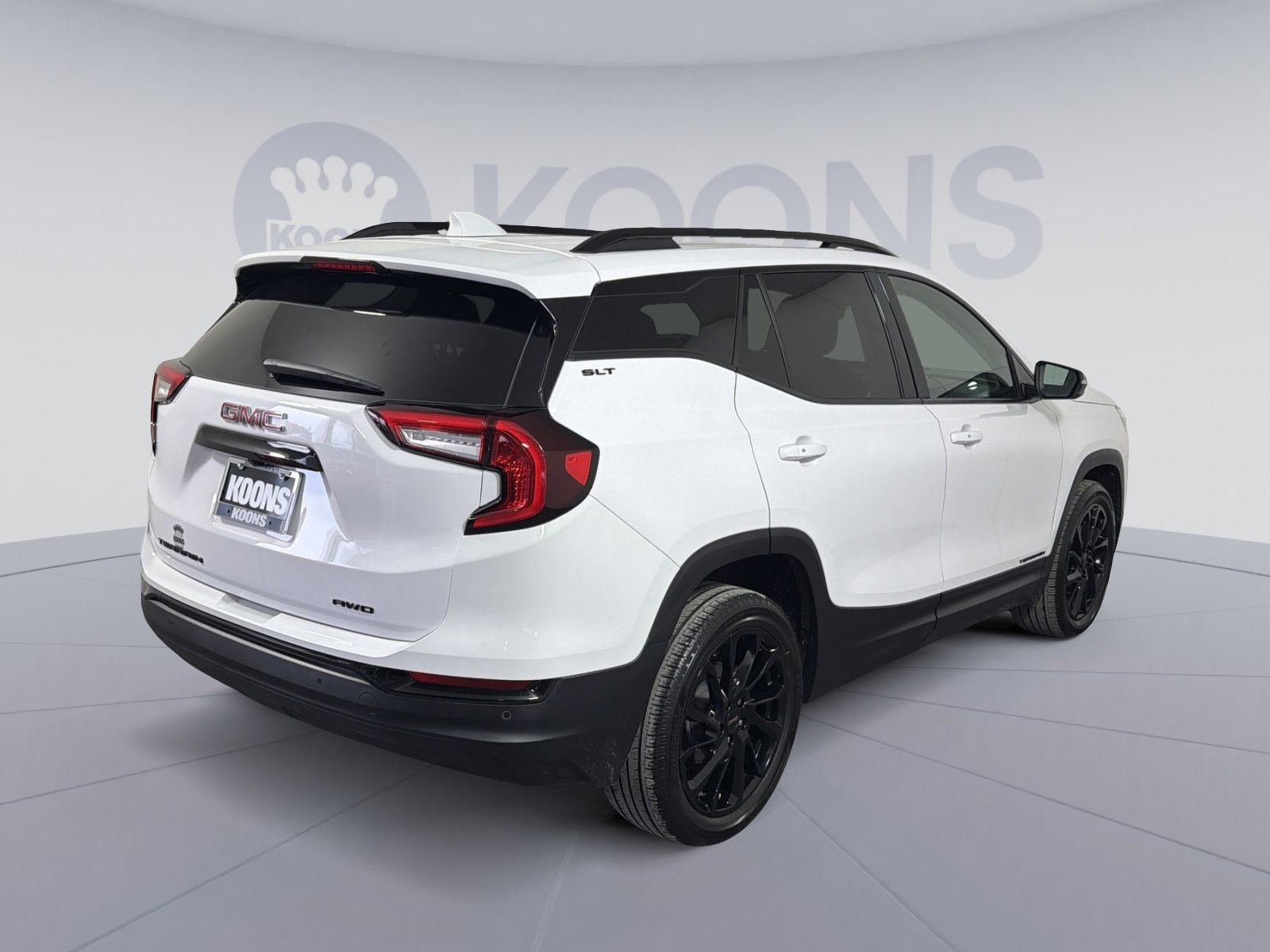 Used 2024 GMC Terrain SLT w/ Elevation Edition image 7