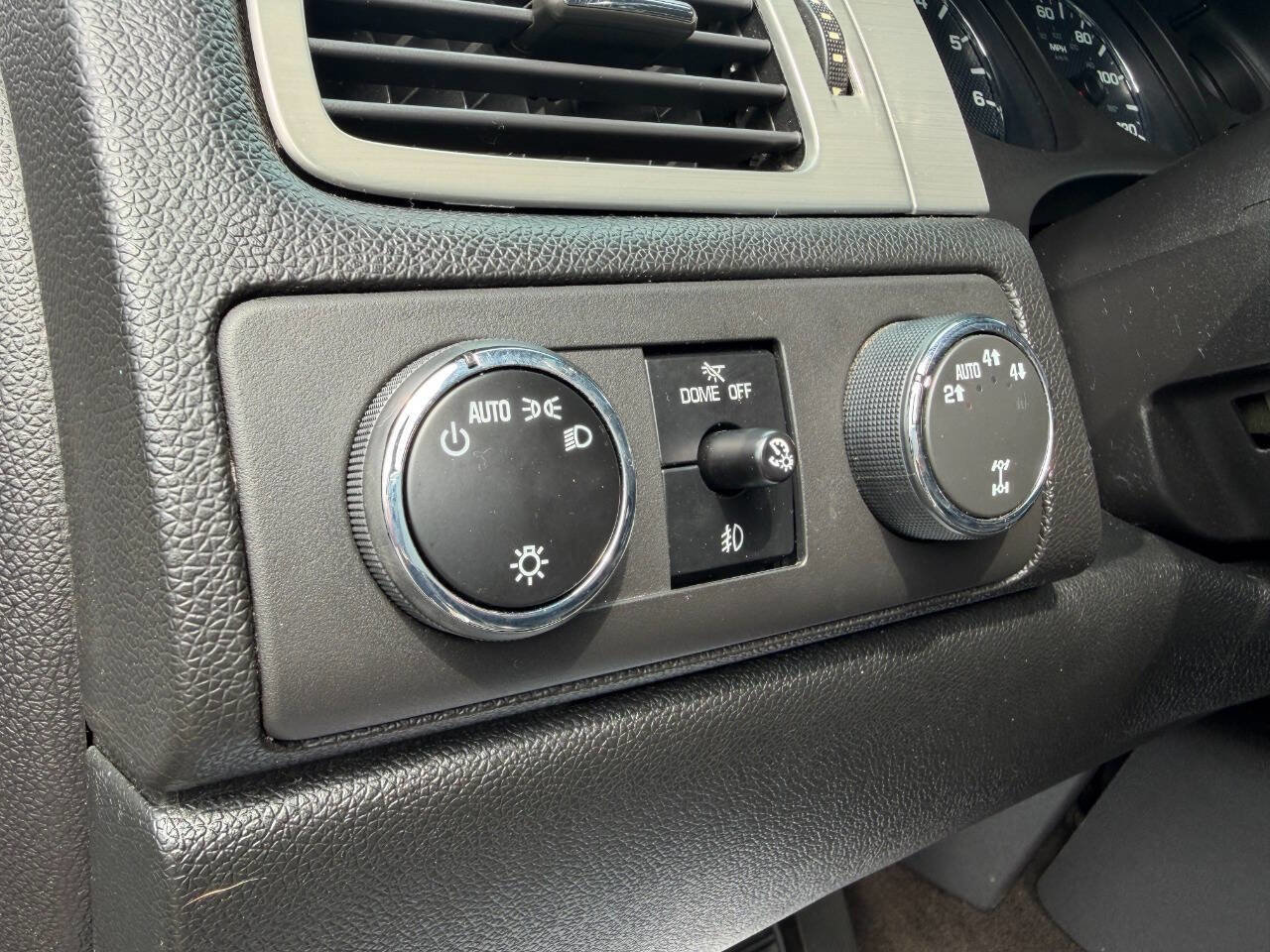 Used 2010 Chevrolet Avalanche LT w/ Luxury Package AWD/4WD image 26