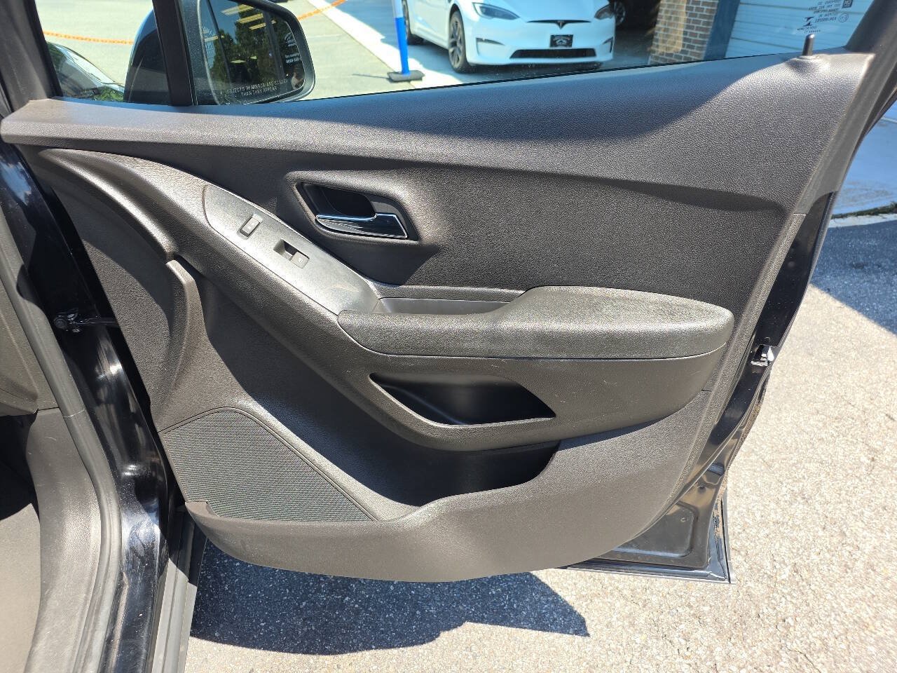 Used 2017 Chevrolet Trax LS FWD image 24