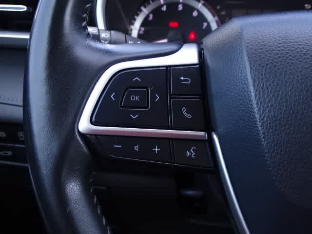 Used 2023 Toyota Highlander XLE FWD image 37
