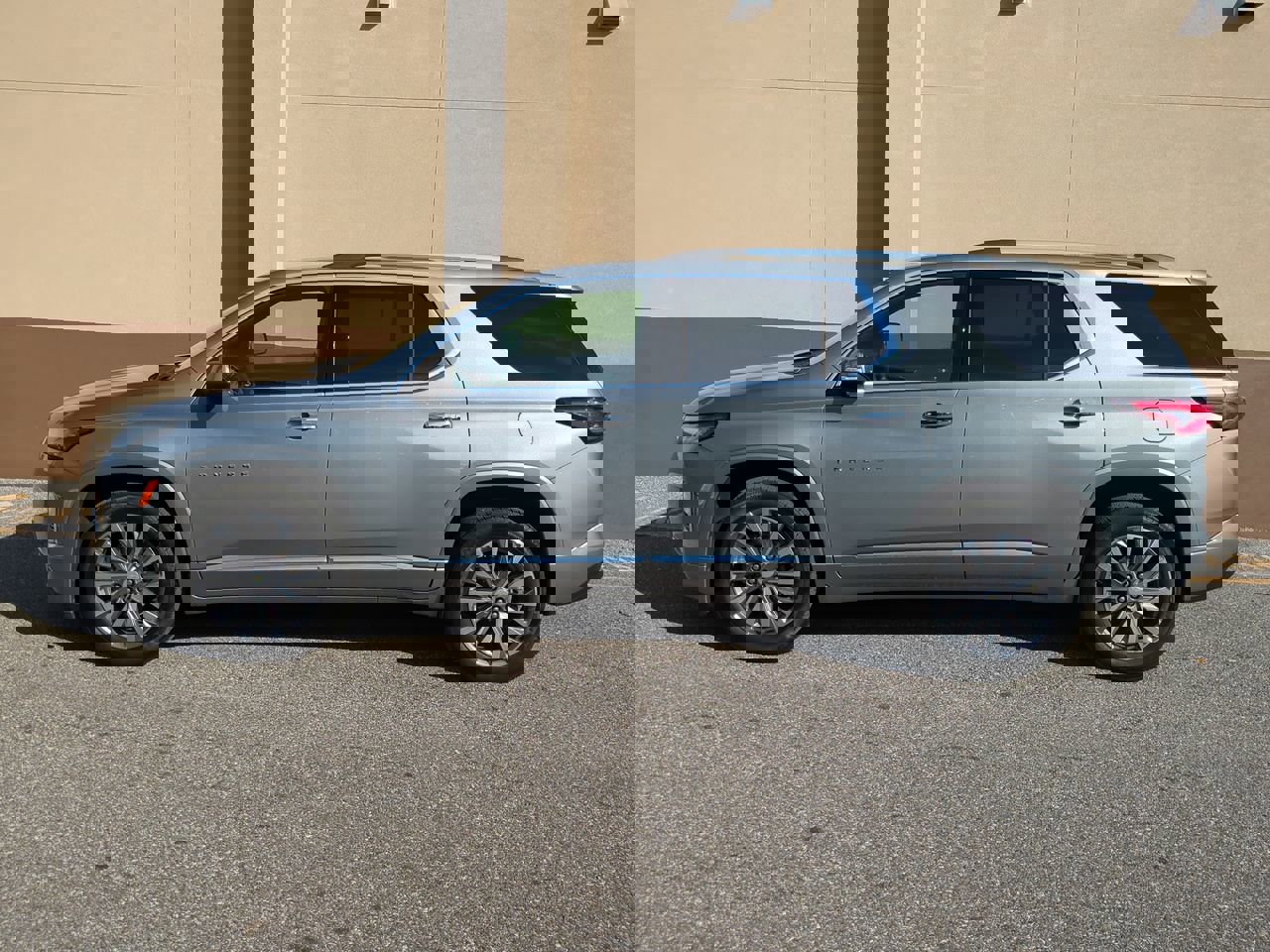 Used 2023 Chevrolet Traverse Premier image 7