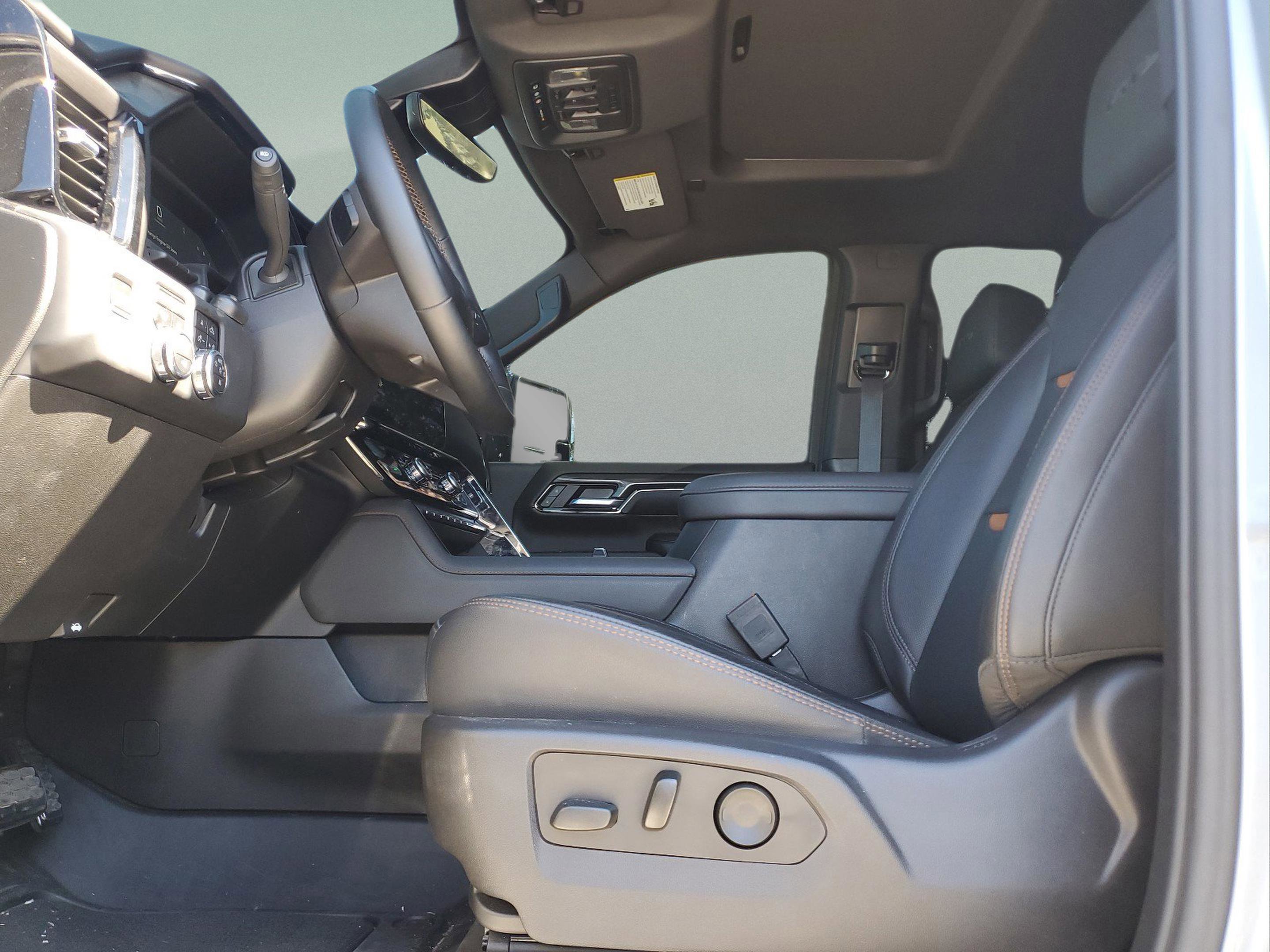 Used 2024 GMC Sierra 2500 AT4 w/ AT4 Premium Plus Package image 14