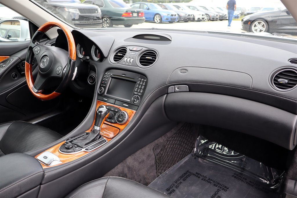 Used 2011 Mercedes-Benz SL 550 image 23