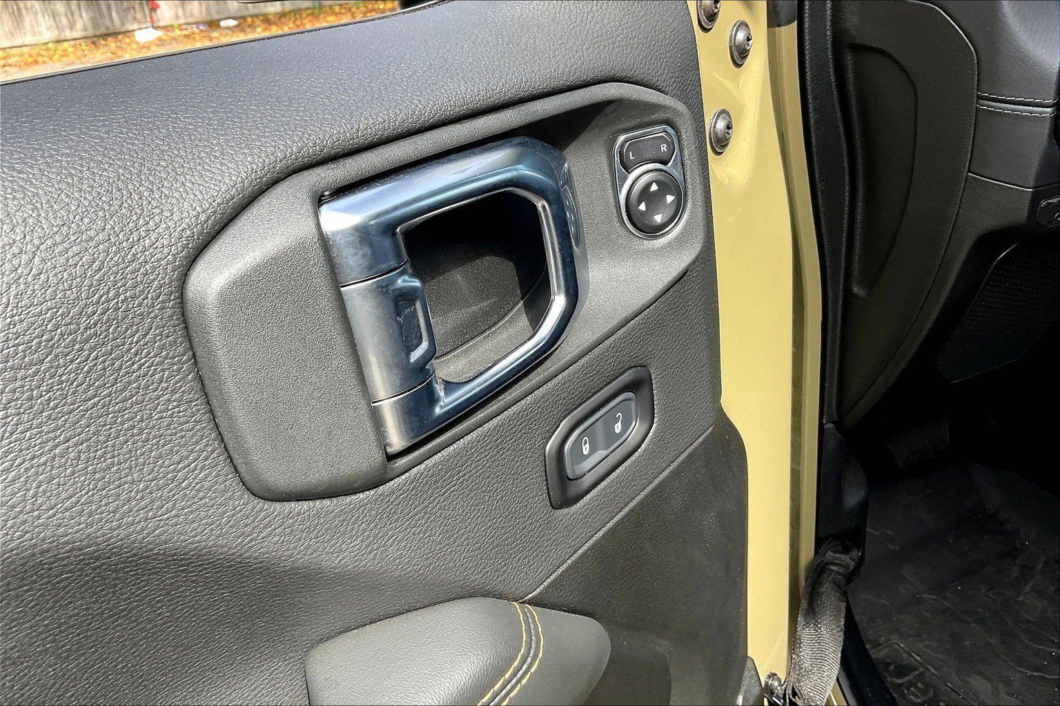 Certified 2025 Jeep Gladiator Sport image 32