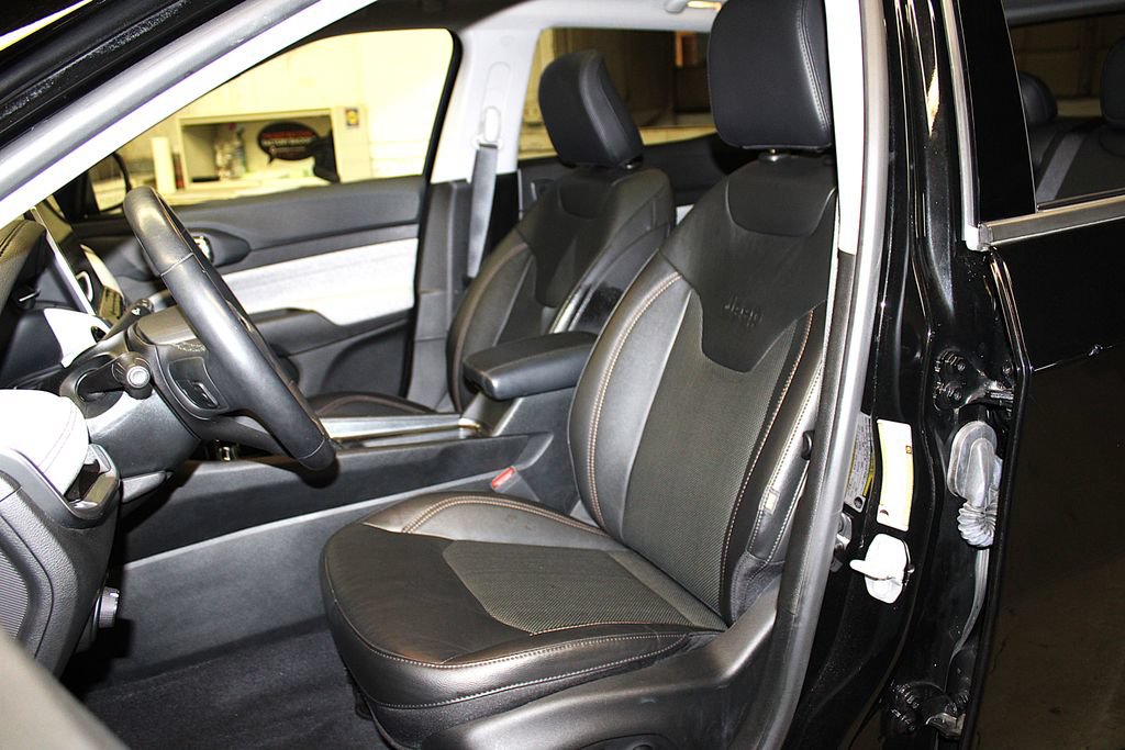 Certified 2022 Jeep Compass Latitude w/ Sun and Sound Group AWD/4WD image 27