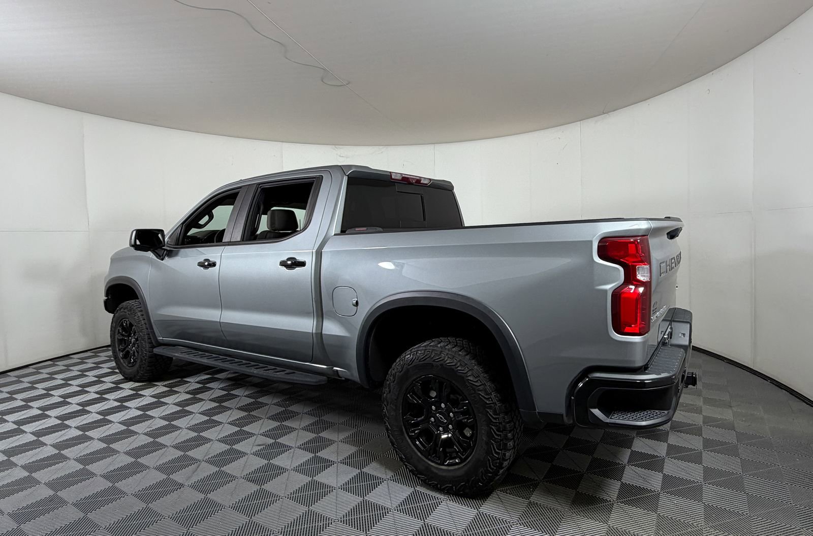 Used 2023 Chevrolet Silverado 1500 ZR2 w/ Technology Package AWD/4WD image 3