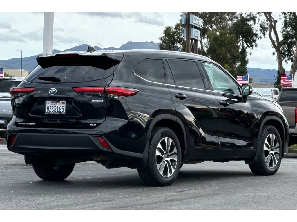 Certified 2022 Toyota Highlander XLE image 4