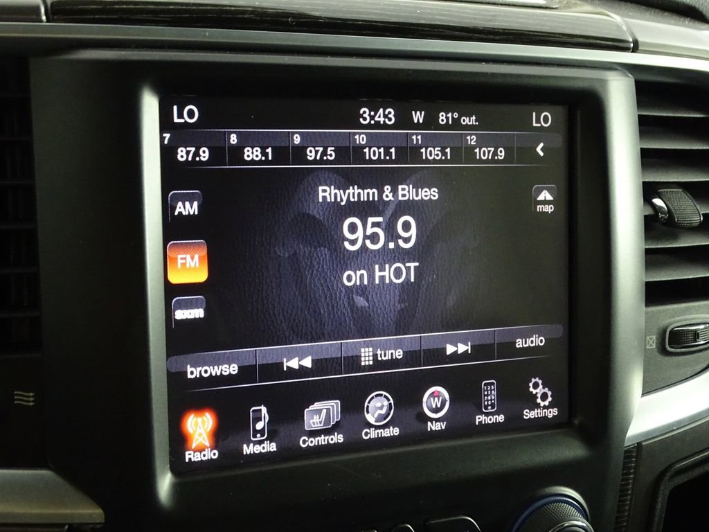 Used 2015 RAM 1500 Laramie Limited image 34