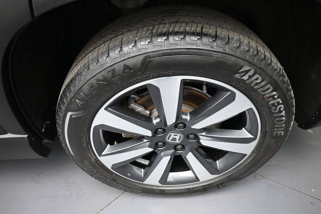 Certified 2025 Honda Pilot Touring image 15