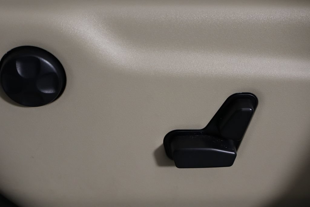 Used 2022 Jeep Grand Cherokee Laredo E RWD image 23