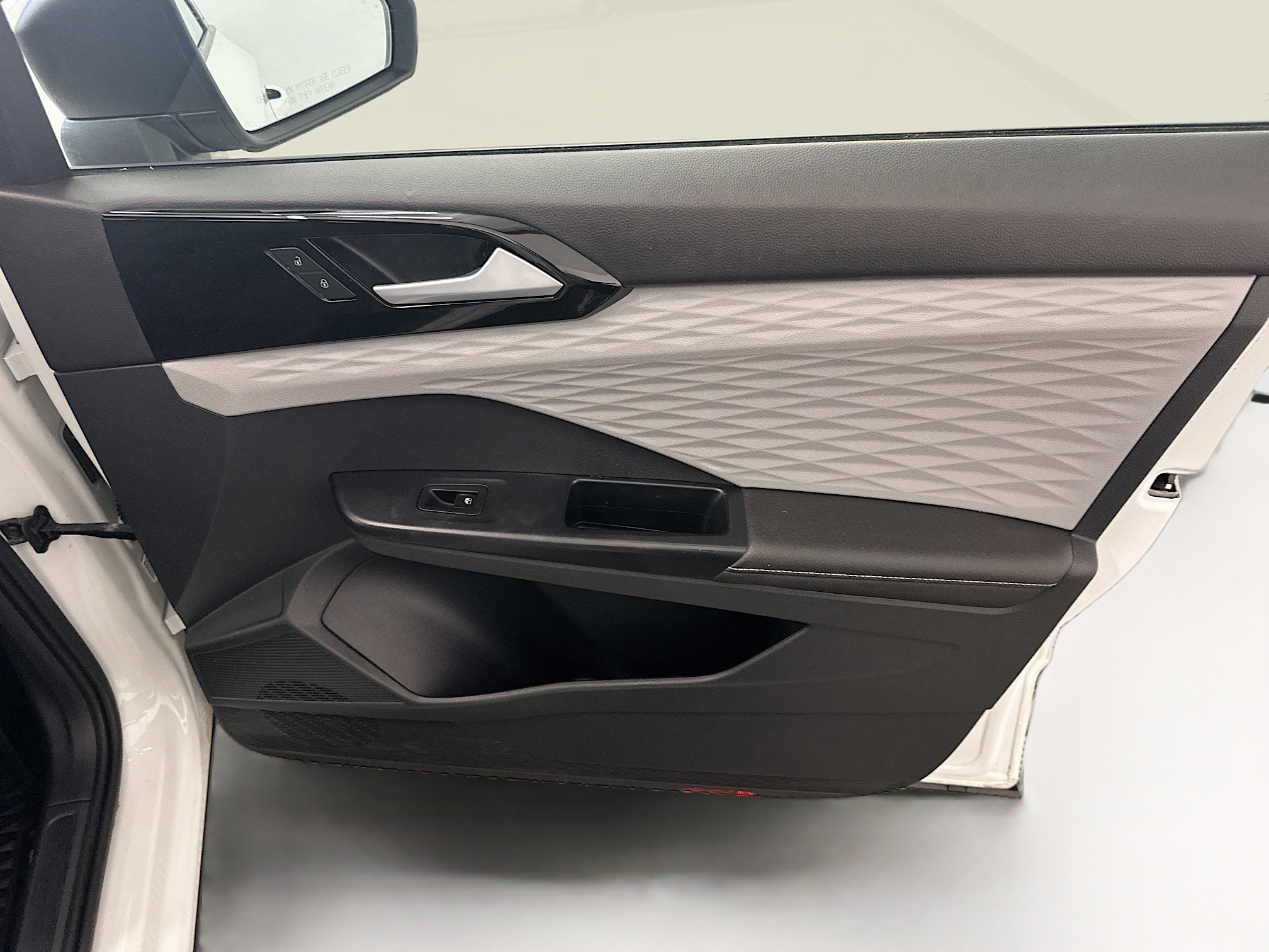 Used 2024 Volkswagen Taos S image 32