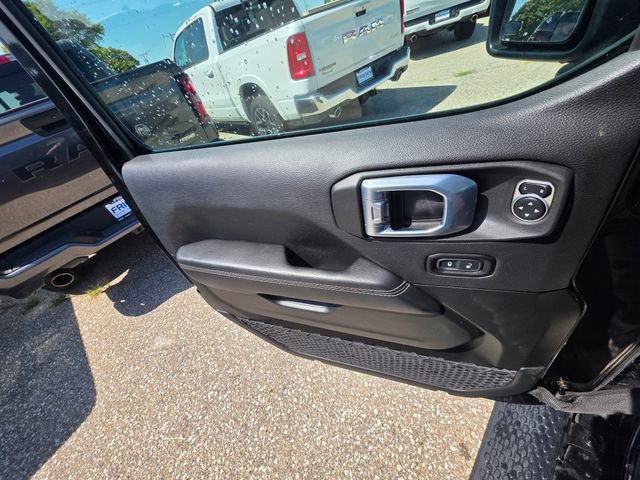 Used 2021 Jeep Wrangler Unlimited Sahara w/ Uconnect 4C Nav & Sound Group AWD/4WD image 15