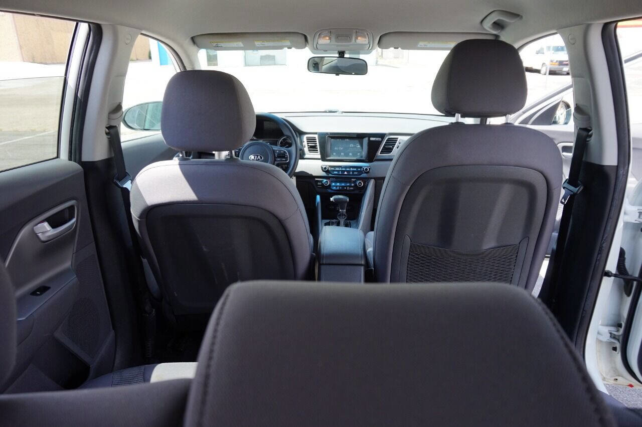Used 2017 Kia Niro FE image 11