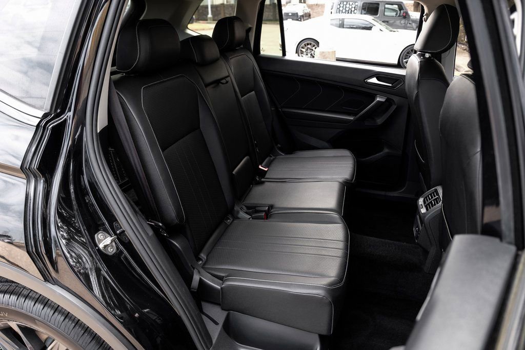 Used 2022 Volkswagen Tiguan SE image 49