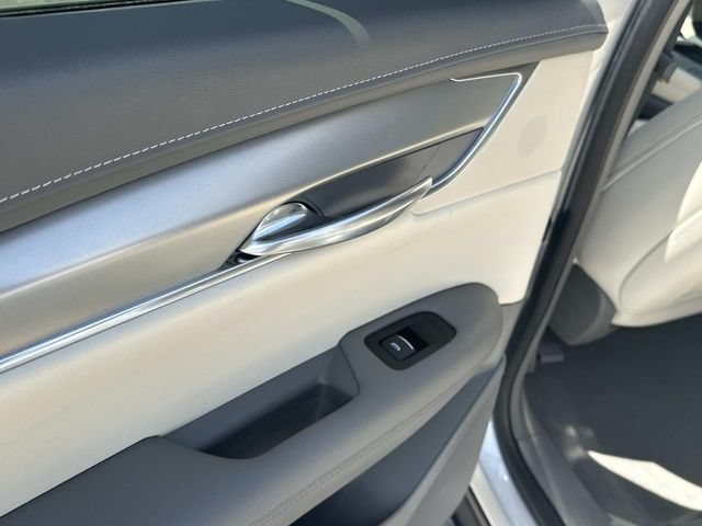 Certified 2025 Cadillac XT5 Luxury FWD image 15