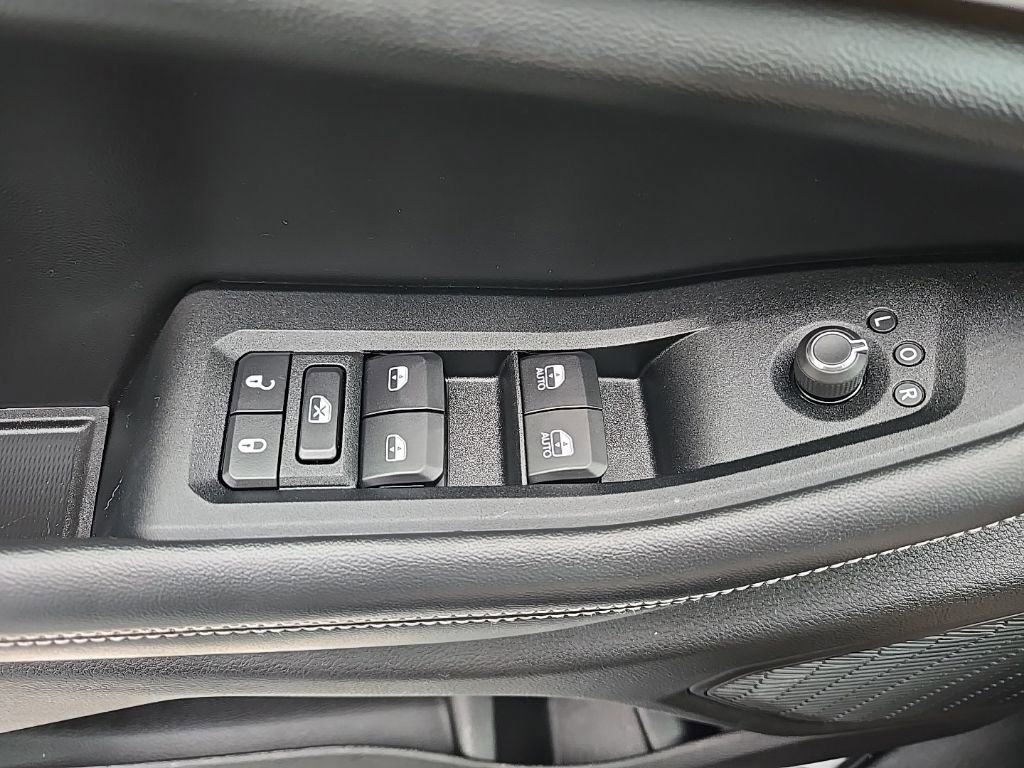 Used 2023 Jeep Grand Cherokee L Limited w/ Black Appearance Package image 19