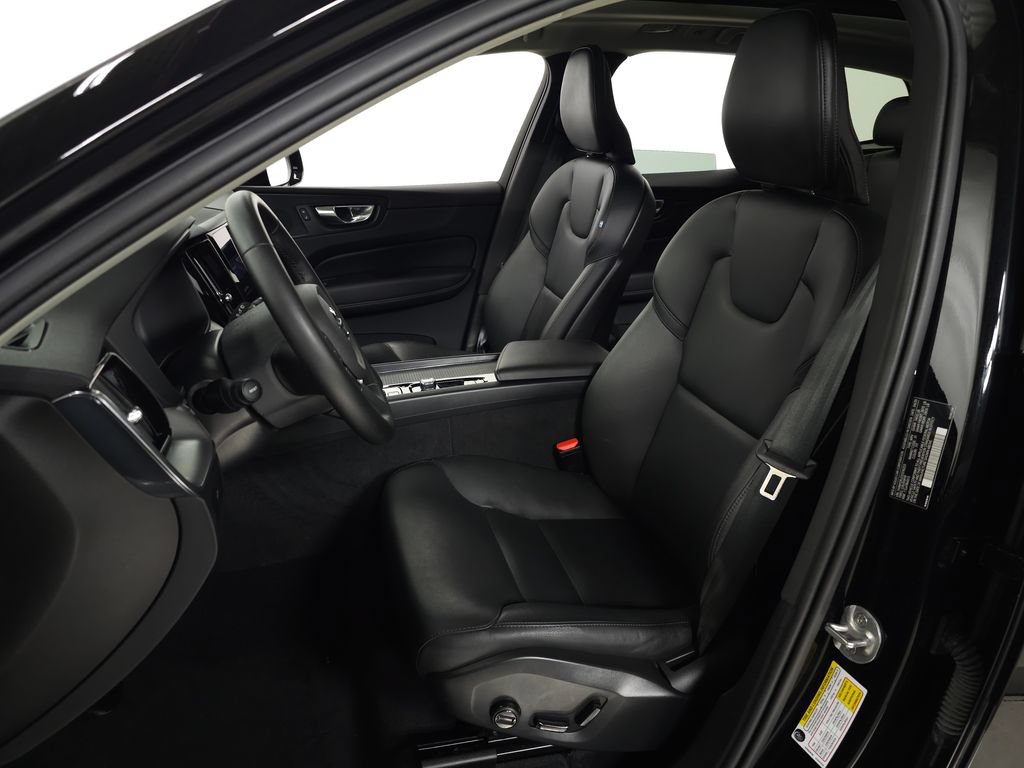 Certified 2025 Volvo XC60 B5 Core AWD/4WD image 18