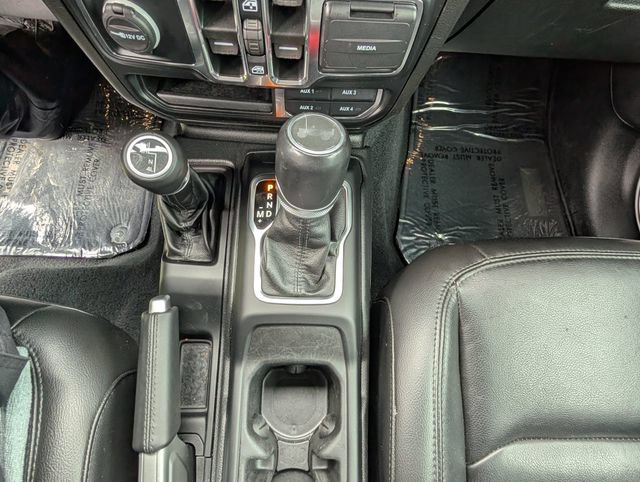 Used 2022 Jeep Wrangler Unlimited Sahara AWD/4WD image 21