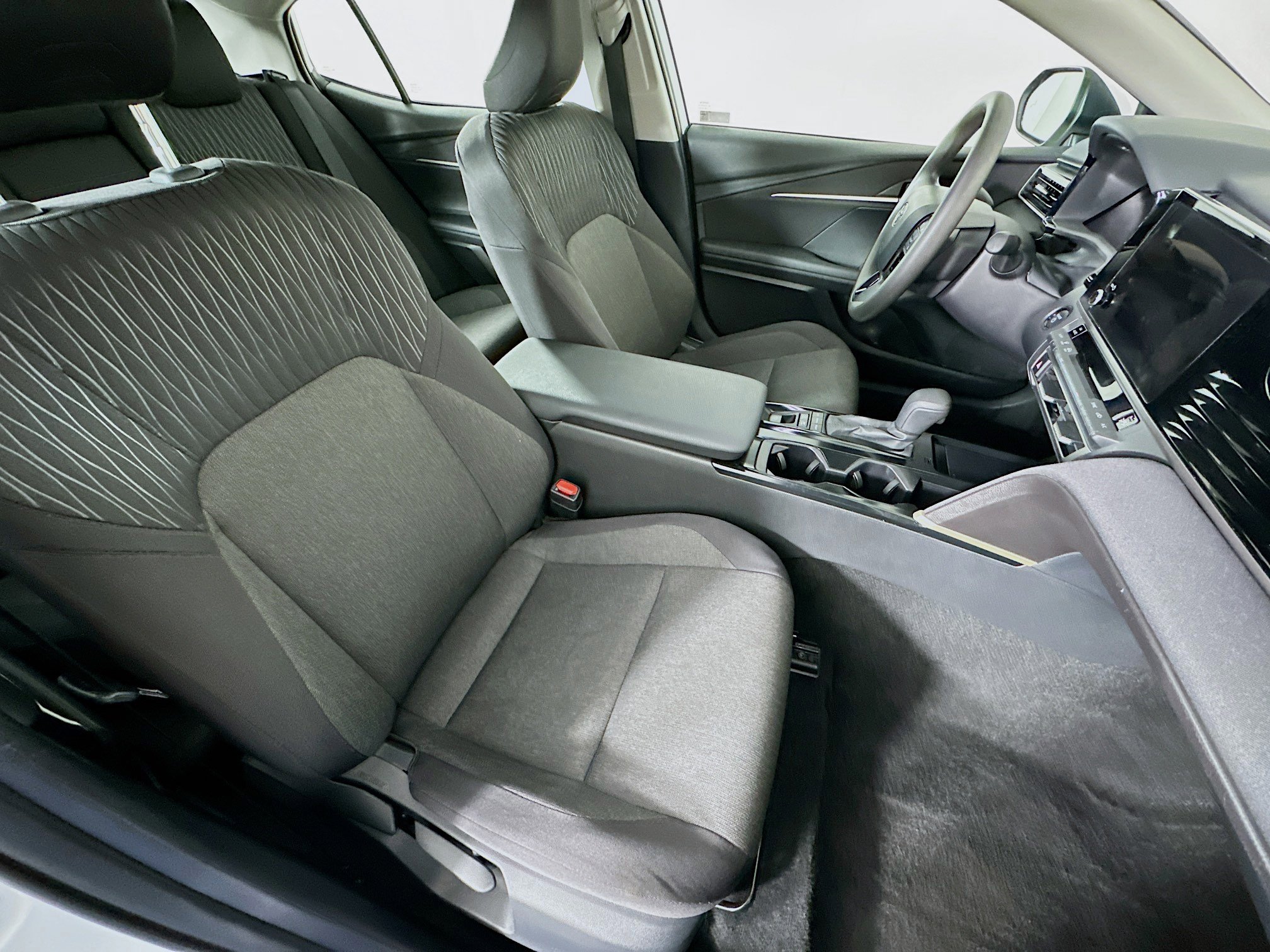 Used 2025 Toyota Camry LE image 31