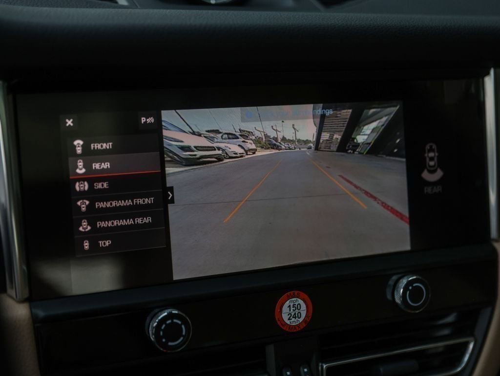 Certified 2025 Porsche Macan image 21