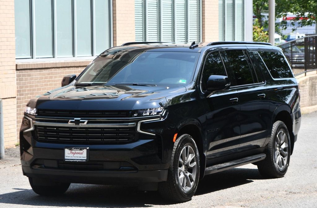 Used 2022 Chevrolet Suburban RST w/ Sport Performance Package image 3