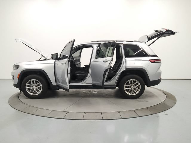 Used 2024 Jeep Grand Cherokee Laredo X w/ Luxury Tech Group I AWD/4WD image 12