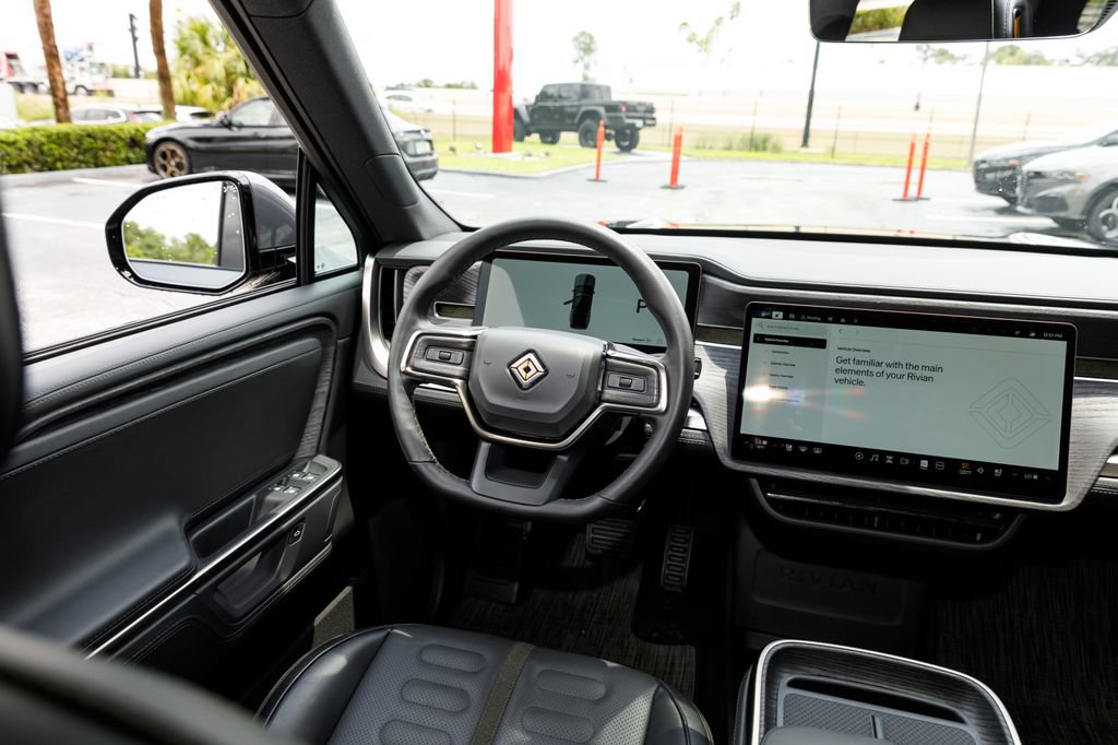 Used 2025 Rivian R1T Adventure AWD/4WD image 9