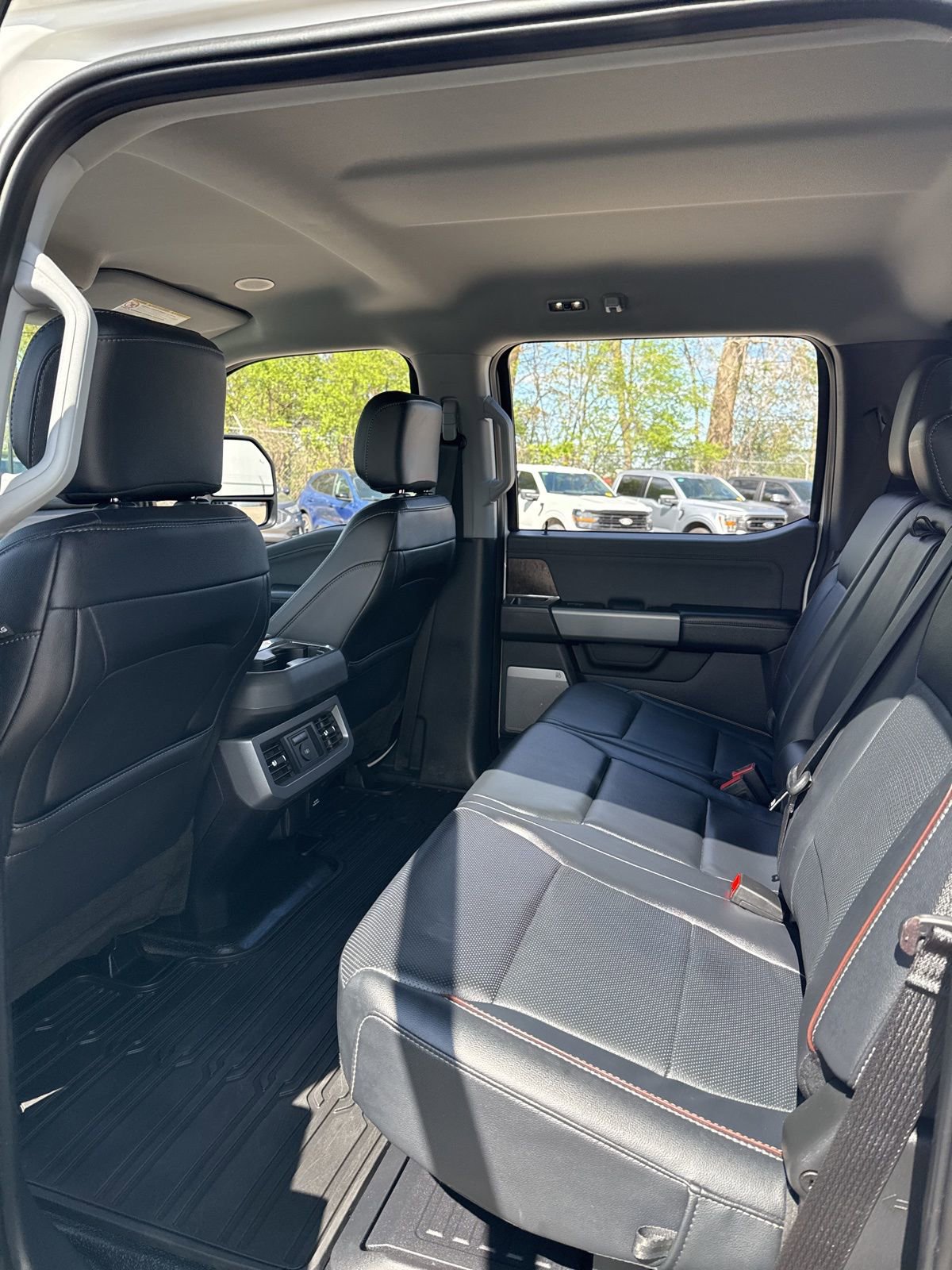 Used 2024 Ford F350 Lariat w/ Lariat Ultimate Package AWD/4WD image 22
