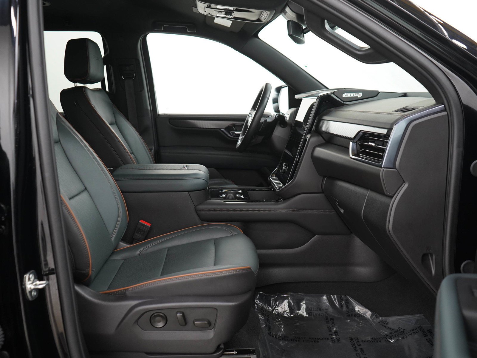 Used 2025 GMC Yukon AT4 AWD/4WD image 11