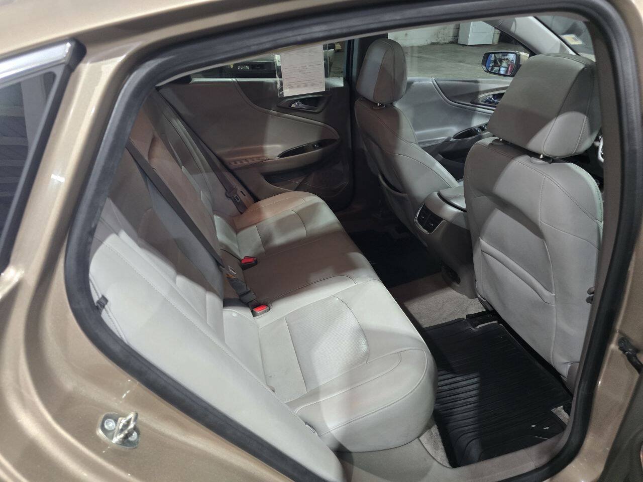 Used 2018 Chevrolet Malibu Premier w/ Premier Sun and Wheel Package FWD image 31