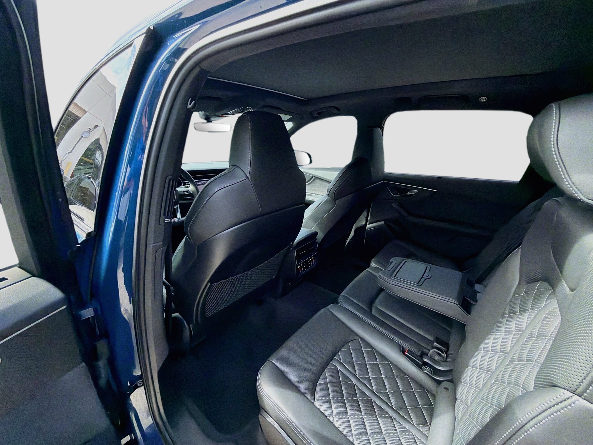 Used 2025 Audi SQ7 Prestige w/ Prestige Package AWD/4WD image 25