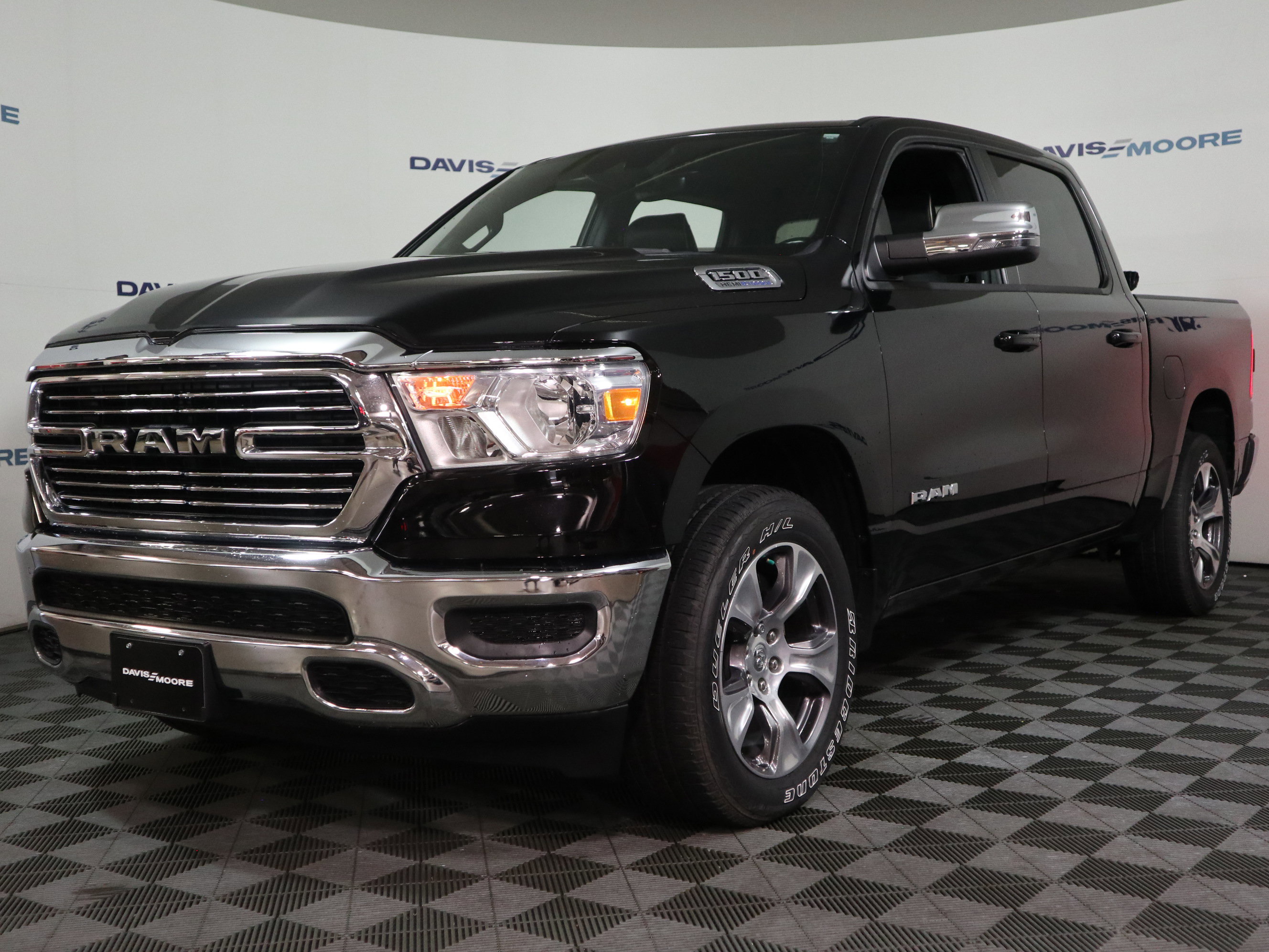 Used 2023 RAM 1500 Laramie AWD/4WD image 12
