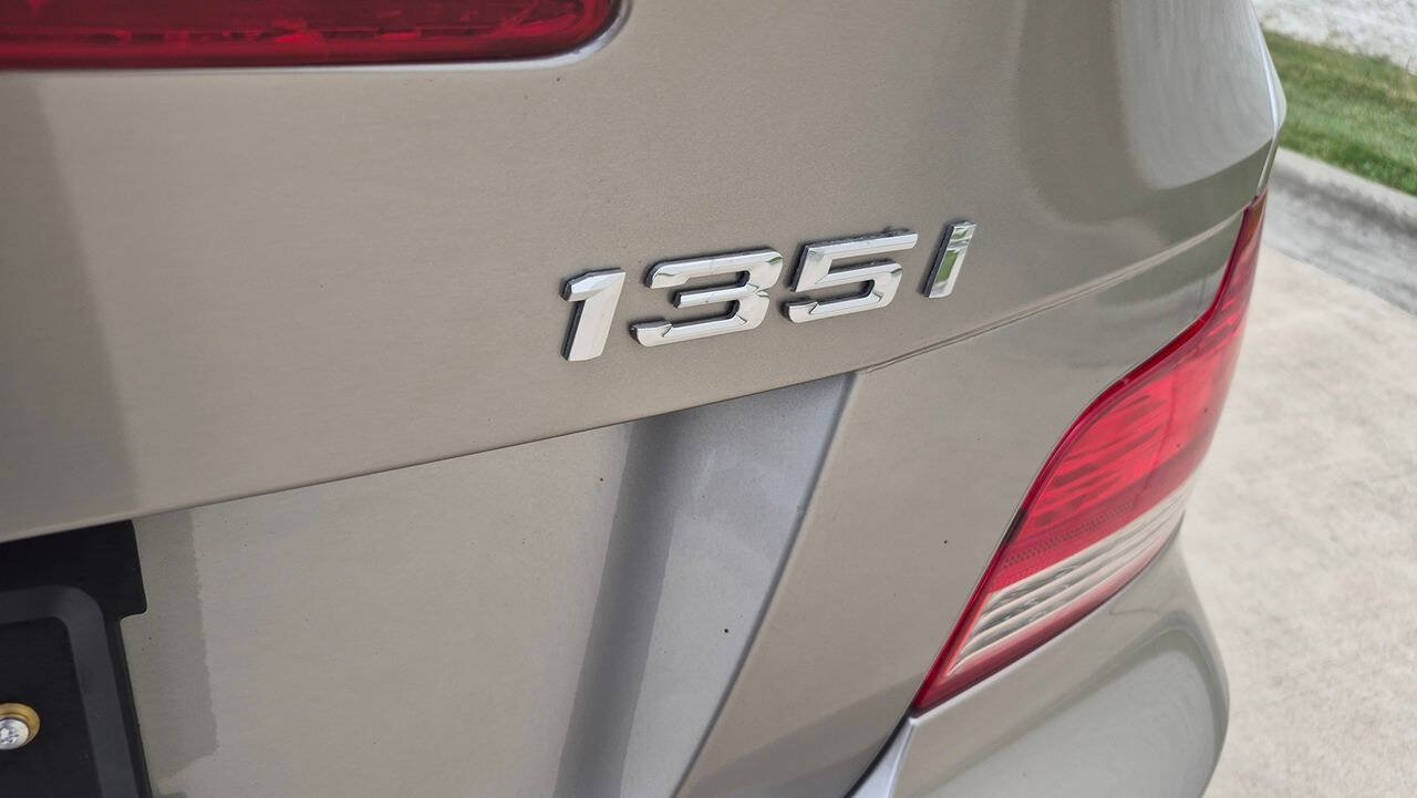 Used 2010 BMW 135i Convertible RWD image 20