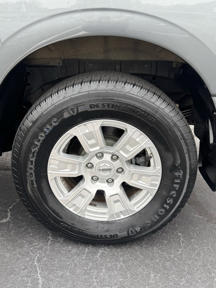 Used 2017 Nissan Titan SV image 11