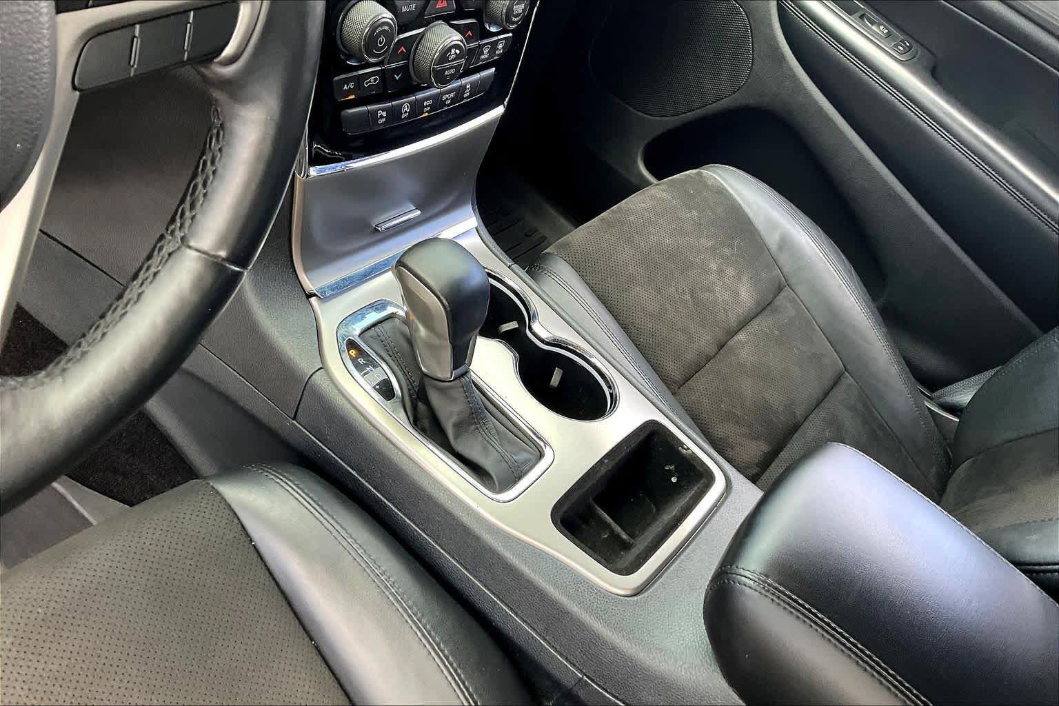Used 2019 Jeep Grand Cherokee Altitude AWD/4WD image 16