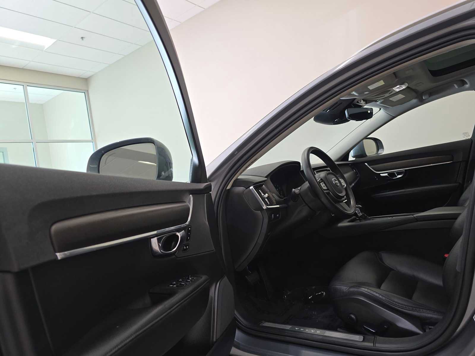Used 2020 Volvo V90 T6 Cross Country AWD/4WD image 23