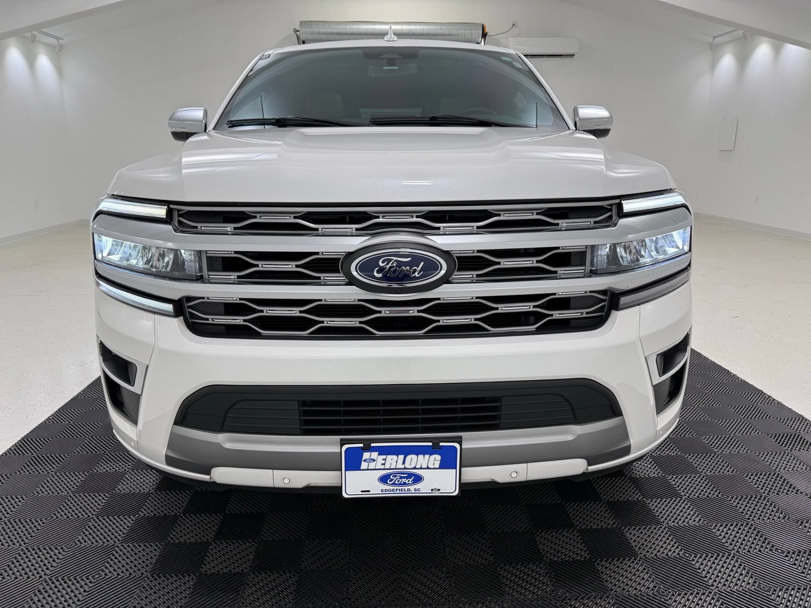 Used 2024 Ford Expedition Max Platinum AWD/4WD image 2