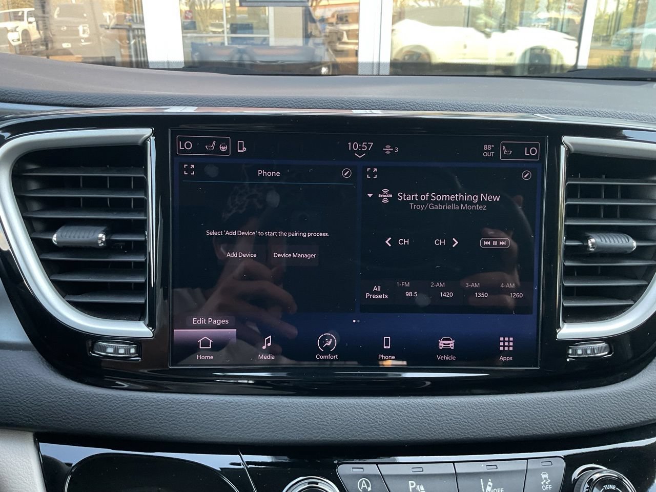 Used 2024 Chrysler Pacifica Touring-L FWD image 29