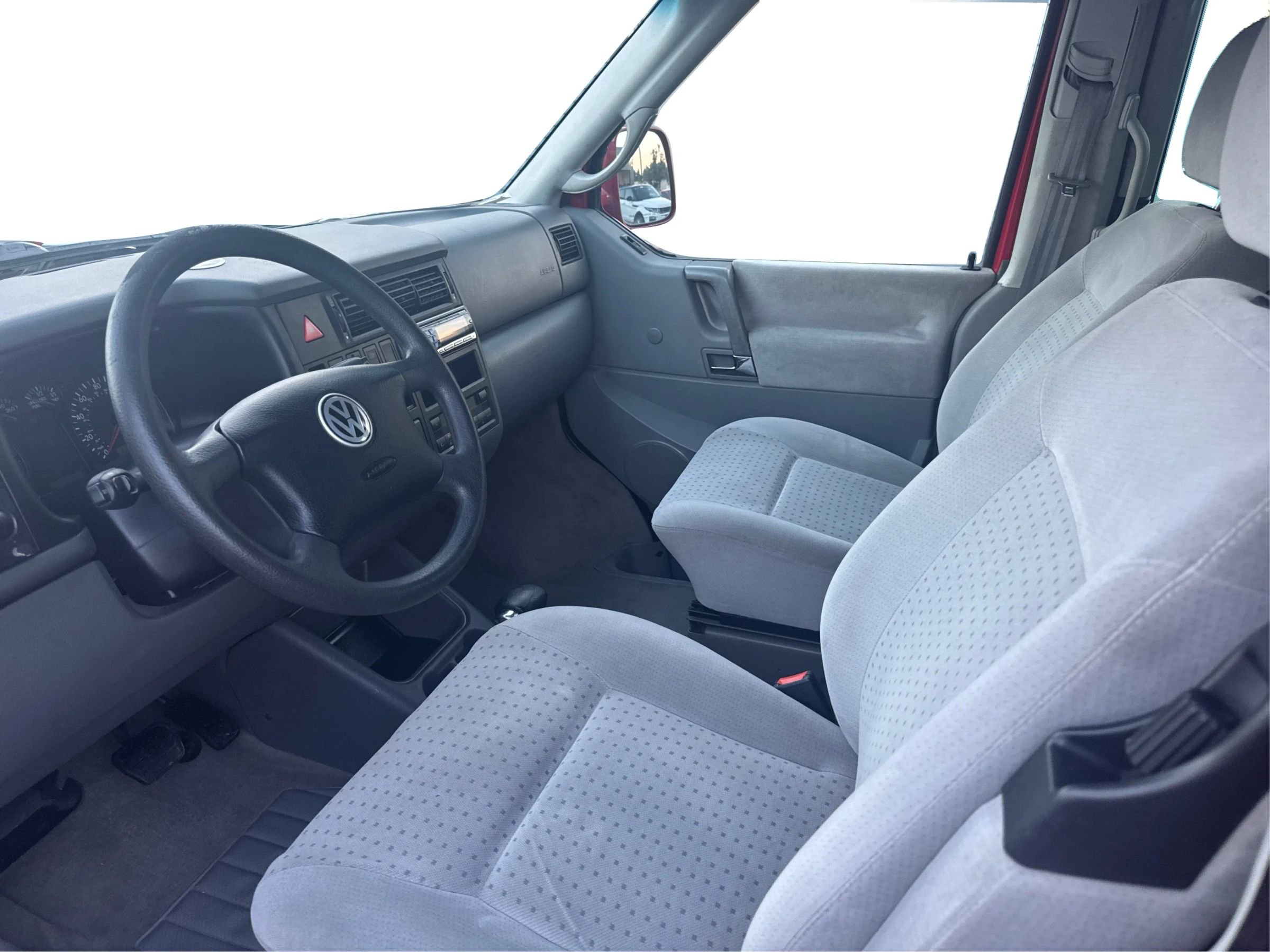 Used 2002 Volkswagen Eurovan MV image 12