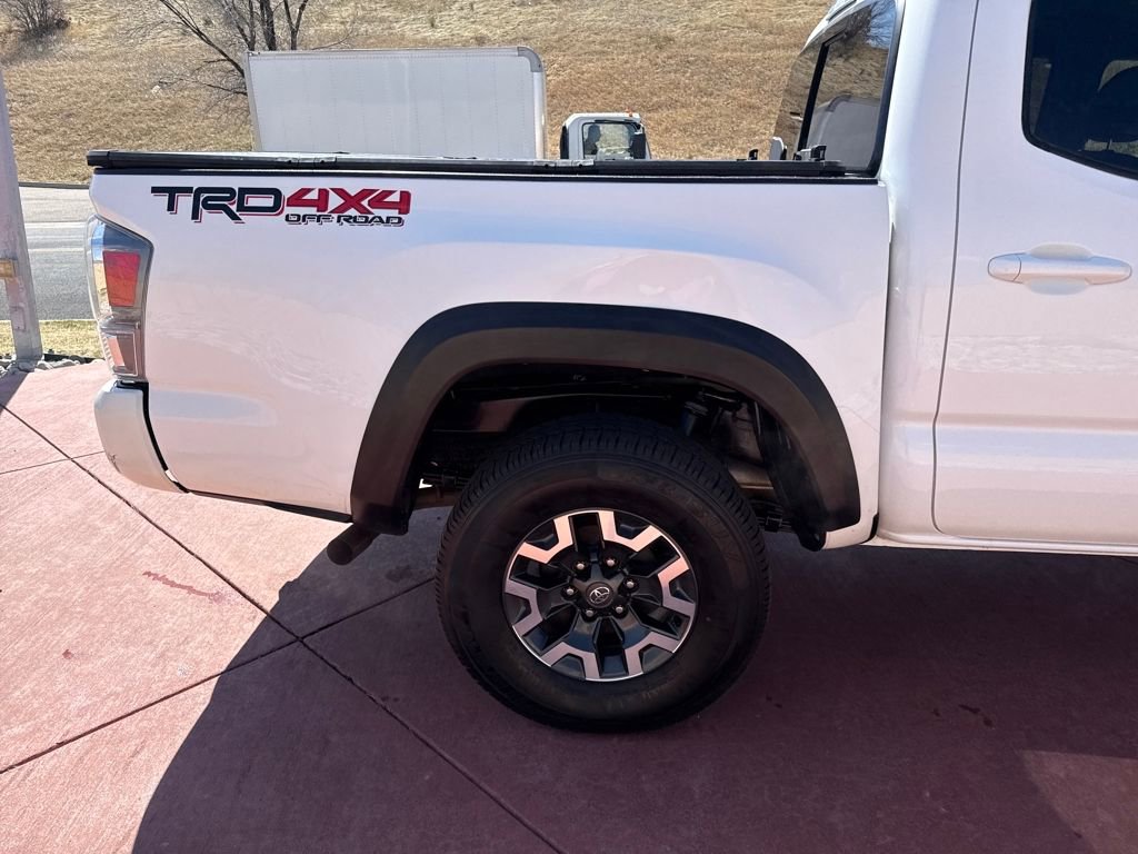 Used 2022 Toyota Tacoma TRD Off-Road w/ Technology Package AWD/4WD image 25
