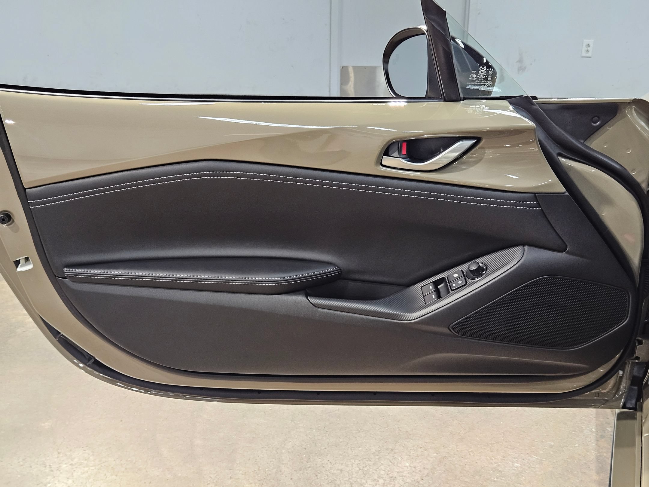 Used 2024 MAZDA MX-5 Miata RF Club RWD image 17