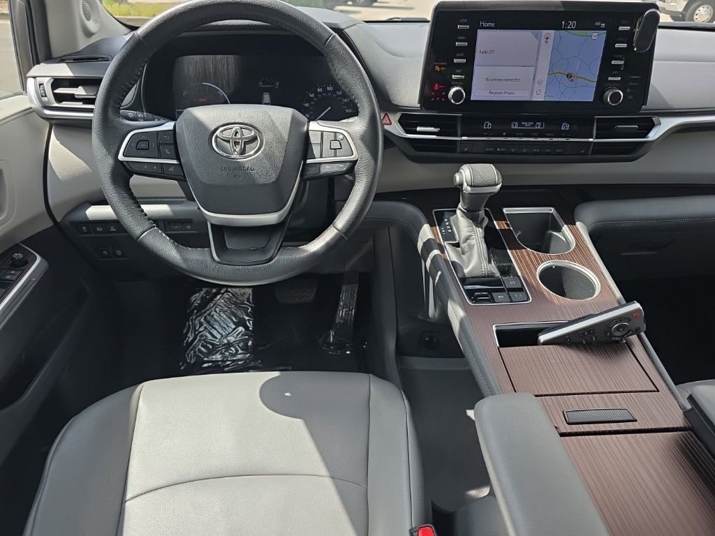 Used 2021 Toyota Sienna XLE w/ XLE Plus Package image 21